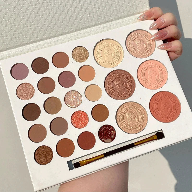 Eyeshadow palette with 26 colors